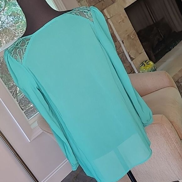 Very J sz M green with embroidery neckline - Picture 2 of 8